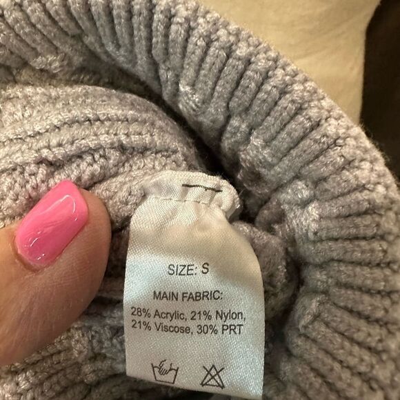 Bamery Gray Knit Pom-Pom Beanie for Kids - Picture 3 of 3